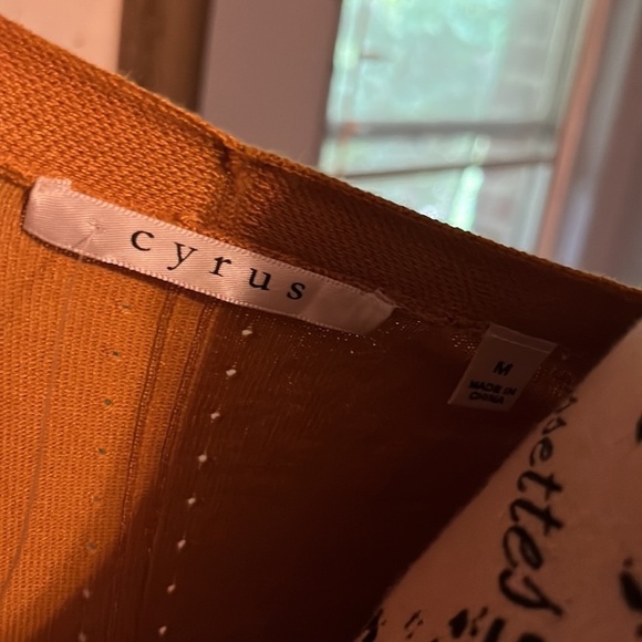Cyrus size medium sweater. NWT - Picture 3 of 5